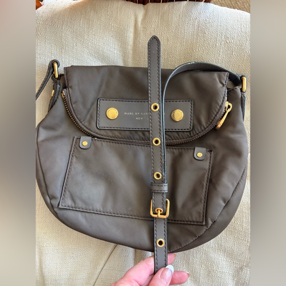 Marc by Marc Jacobs mini messenger Crossbody bag. Khaki green color